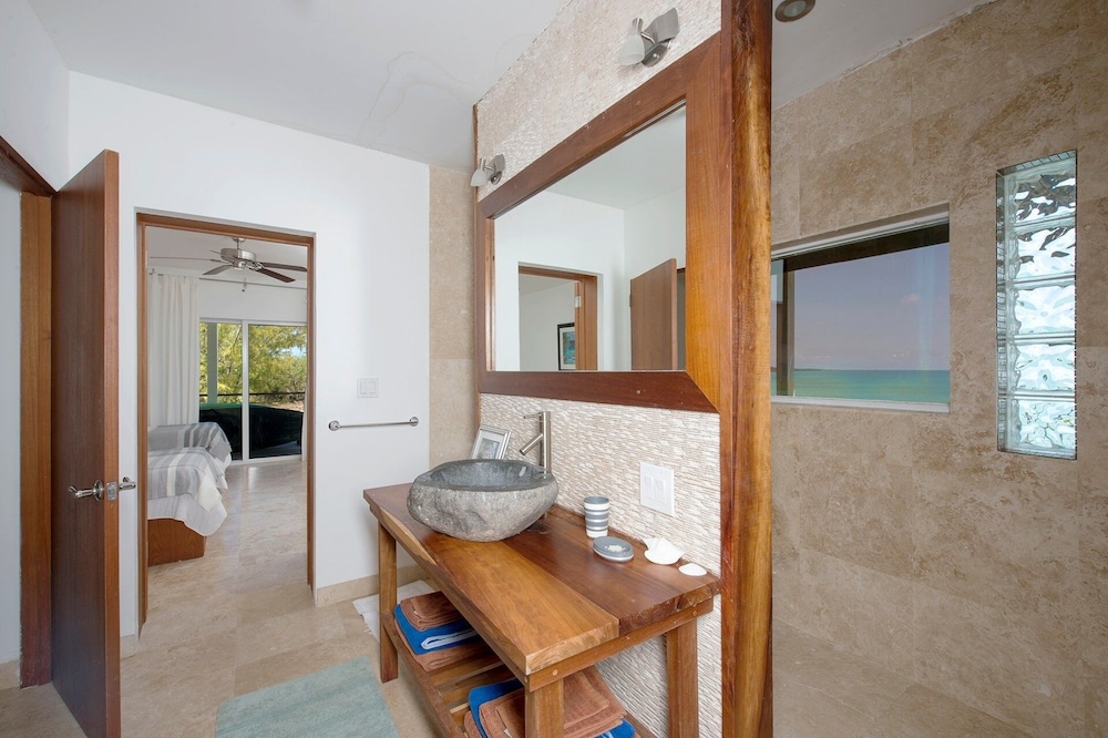 Touch Of Class Estate - A Caribbean Beachfront Estate 5 Bedroom Estate