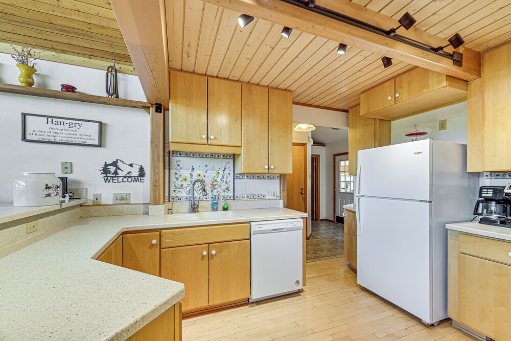 1 Mi to Dtwn Red Lodge: Mtn-view Cabin Getaway