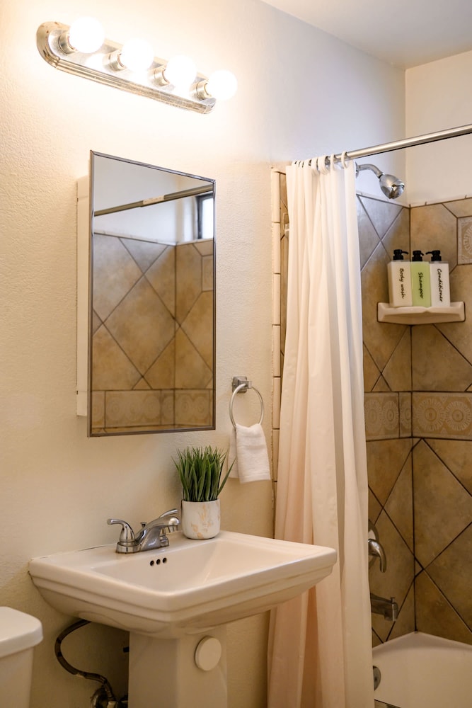 Near USC Dtla Spacious Private Bedroom 4