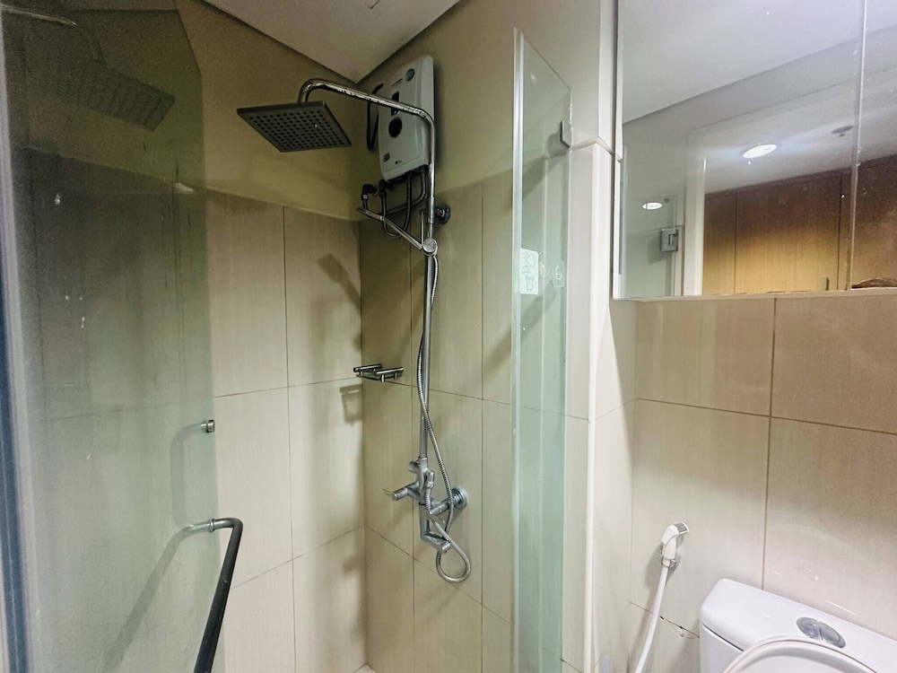 Ritzy Pasay Getaway - Entire Apartment for Rent