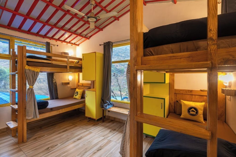The Hosteller Mussoorie By The Streamside, Kempty