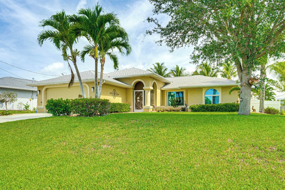 6 Mi to Beach: Family Oasis w/ Pool in Cape Coral