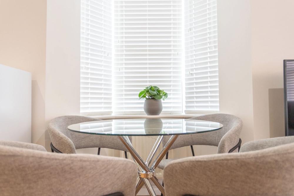 Bedford Meadows Apartment