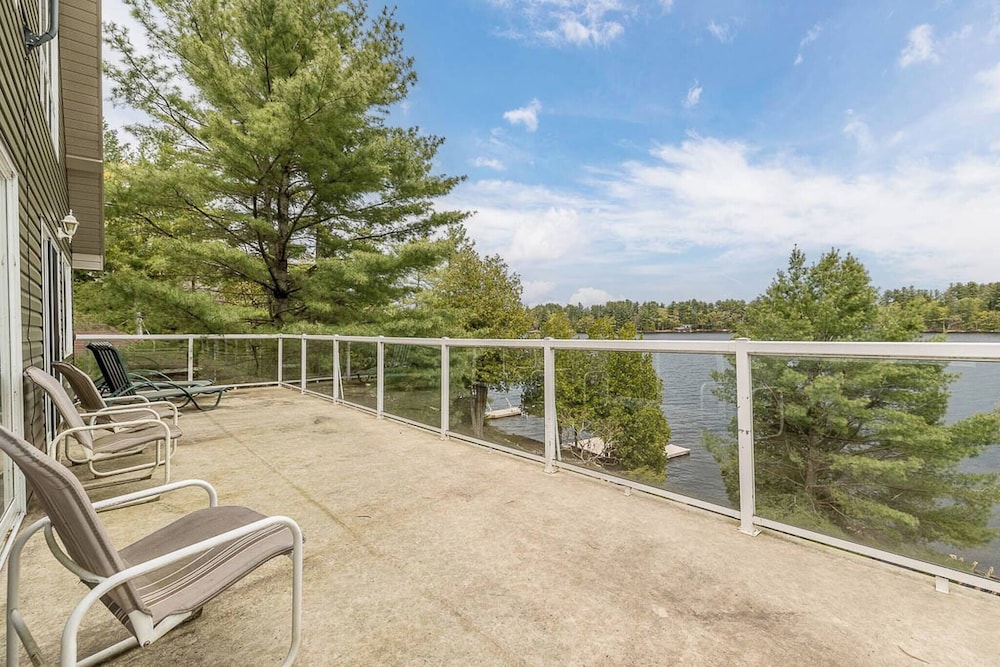 Muskoka Lakeshore Cottage Bliss
