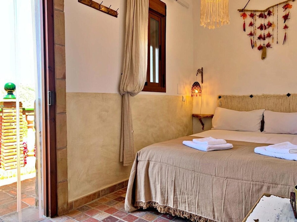 Sayalonga Villa Retreat With 7 Bedrooms
