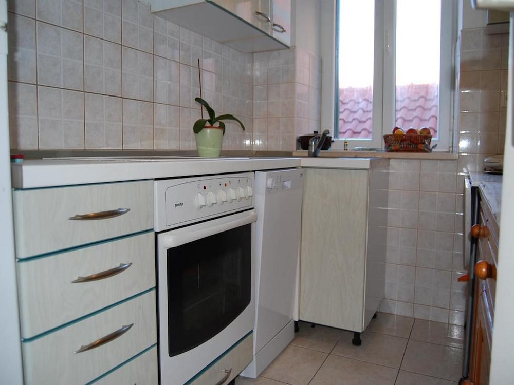 Apartment Bandić en Postira — kitchen