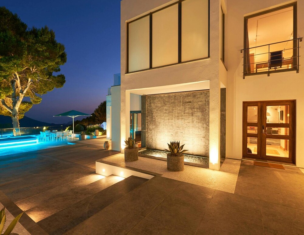 Super Villa With Swimming Pool
