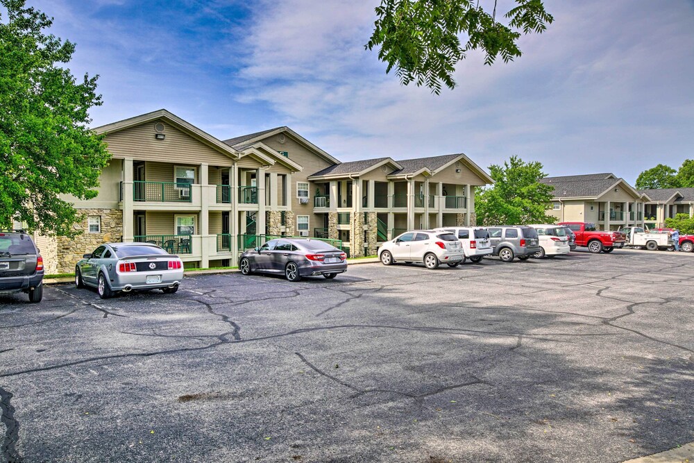 Resort Condo in Branson: 4 Mi to the 76 Strip! view 5