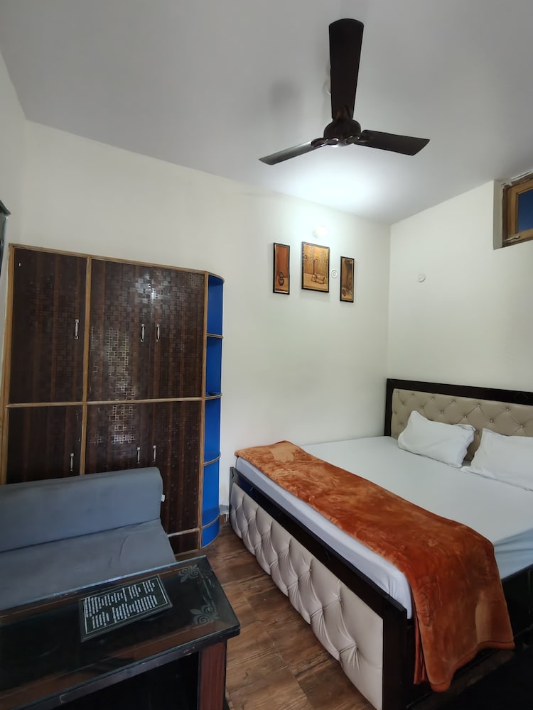 Sri Shakti Hotel & Restaurant
