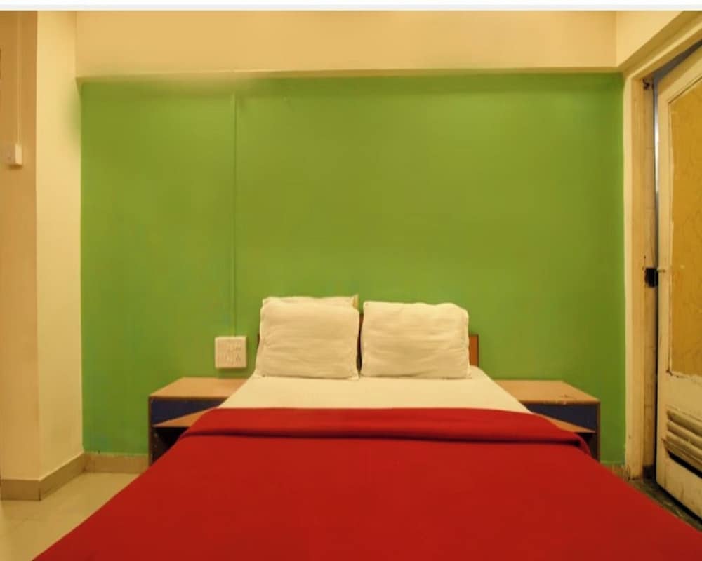 Anil Guest House Santacruz East