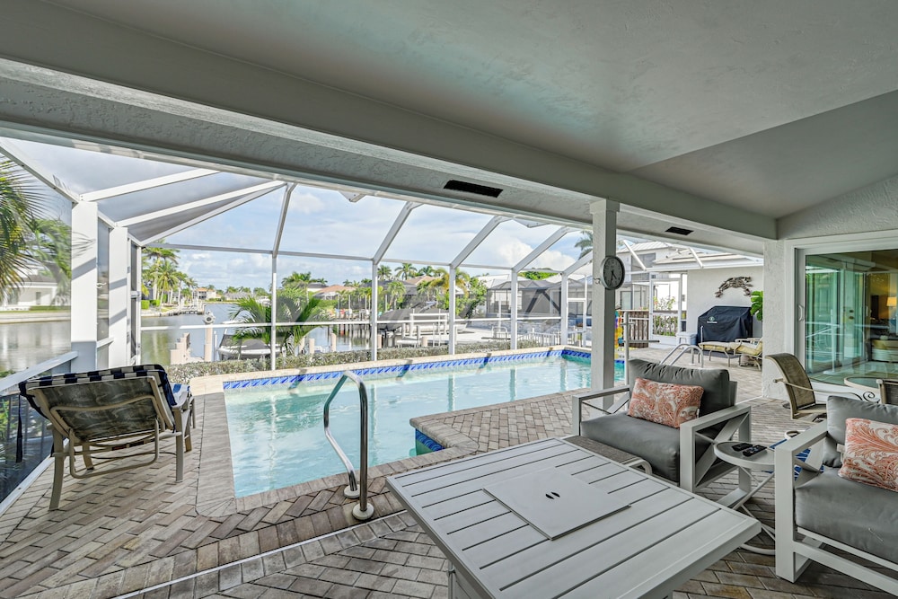 2 Mi to South Beach: Waterfront Home w/ Lanai!