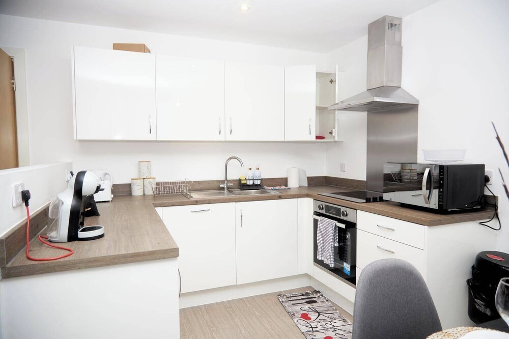 Apartment-sleeps4-streetparking-balcony-duplex