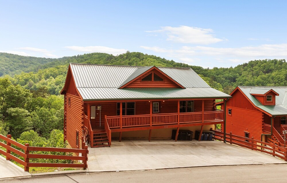 Smoky Ridge Mountain View Bliss 6 Bedroom Home by Overmoon view 5