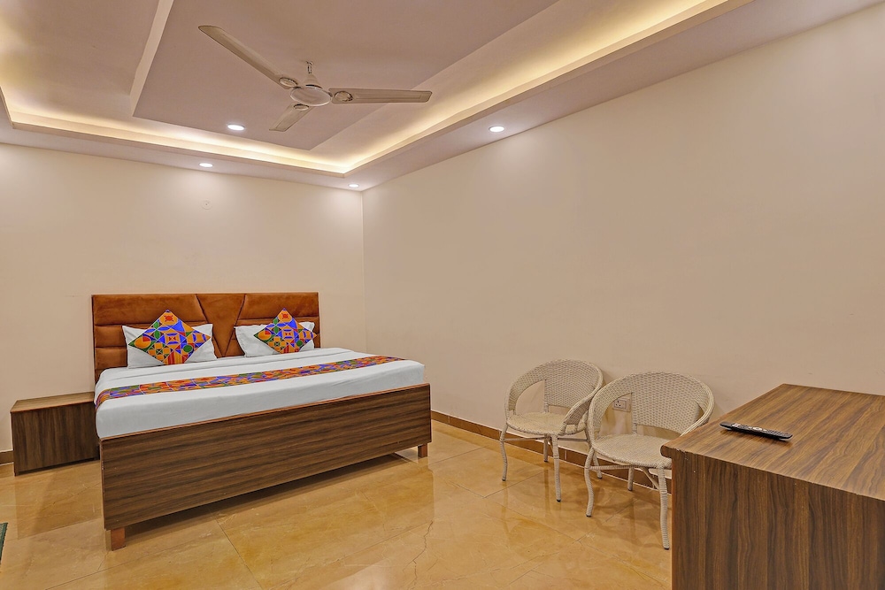 Fabhotel Moonlight & Banquets