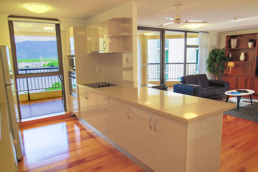 Cairns Aquarius