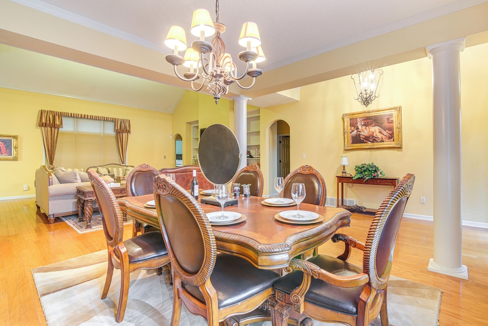 Family-friendly Gem w/ Home Office in Memphis
