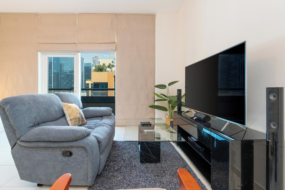 Spacious Studio in Bay Square by Bespoke