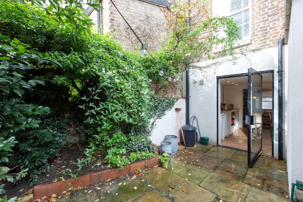 Beautiful 2 Bedroom Townhouse With Garden in Kentish Town