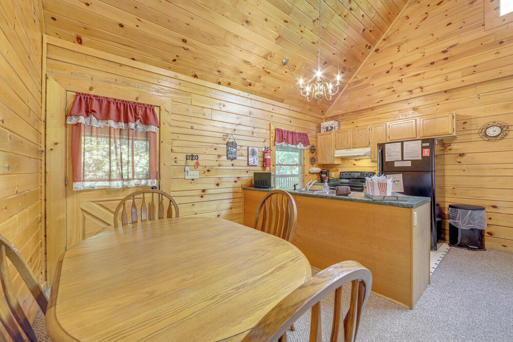Smokies Cabin on Douglas Lake w/ Resort Pool
