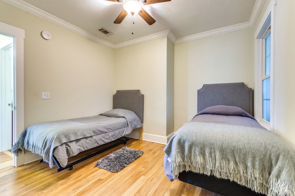 Stay & Play in Pensacola: Apartment Near Dtwn