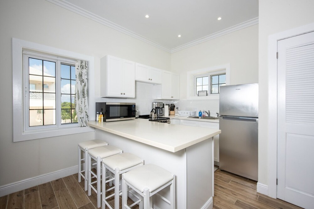 The Better Life & Cottage 5 Bedroom Home