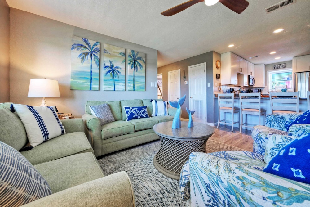 Steps to Sandfest 2 Condos in Beachfront Complex w/ Pool, Pickleball/tennis