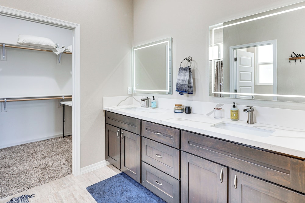 3 Mi to Colorado River: New-build Family Home!