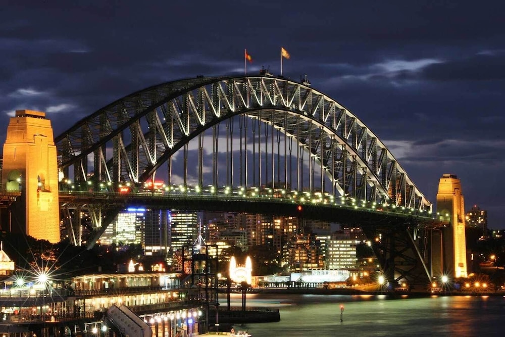 Spacious & Comfy Apt for 6 Next to Darling Harbour