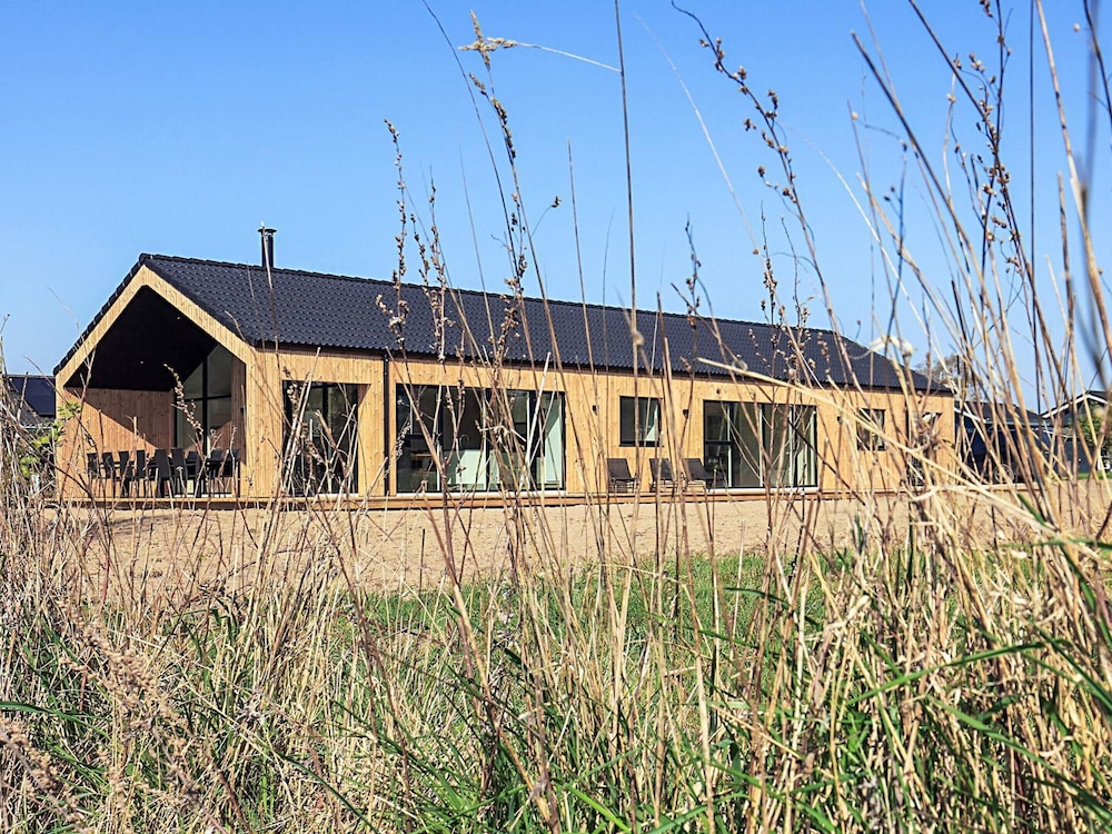 5 Star Holiday Home in Humble