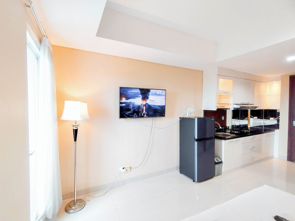Stunning Studio with Strategic Location at Grand Sungkono Lagoon Apartment