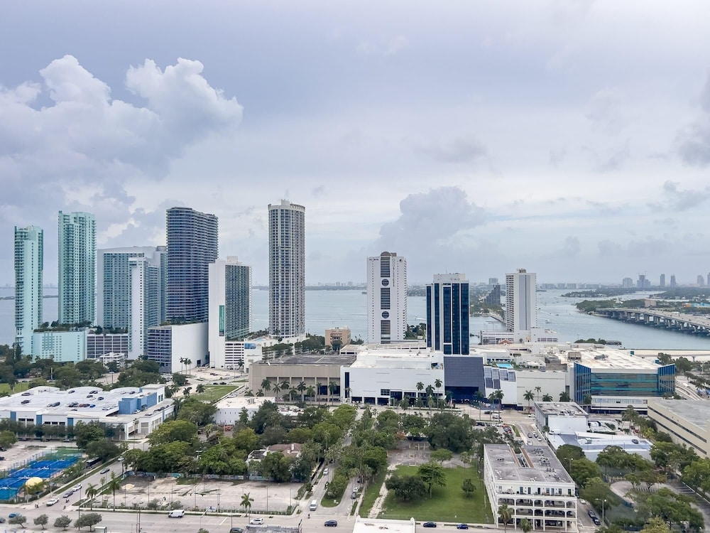 Miami Modern - Lux Amenities Pool Parking