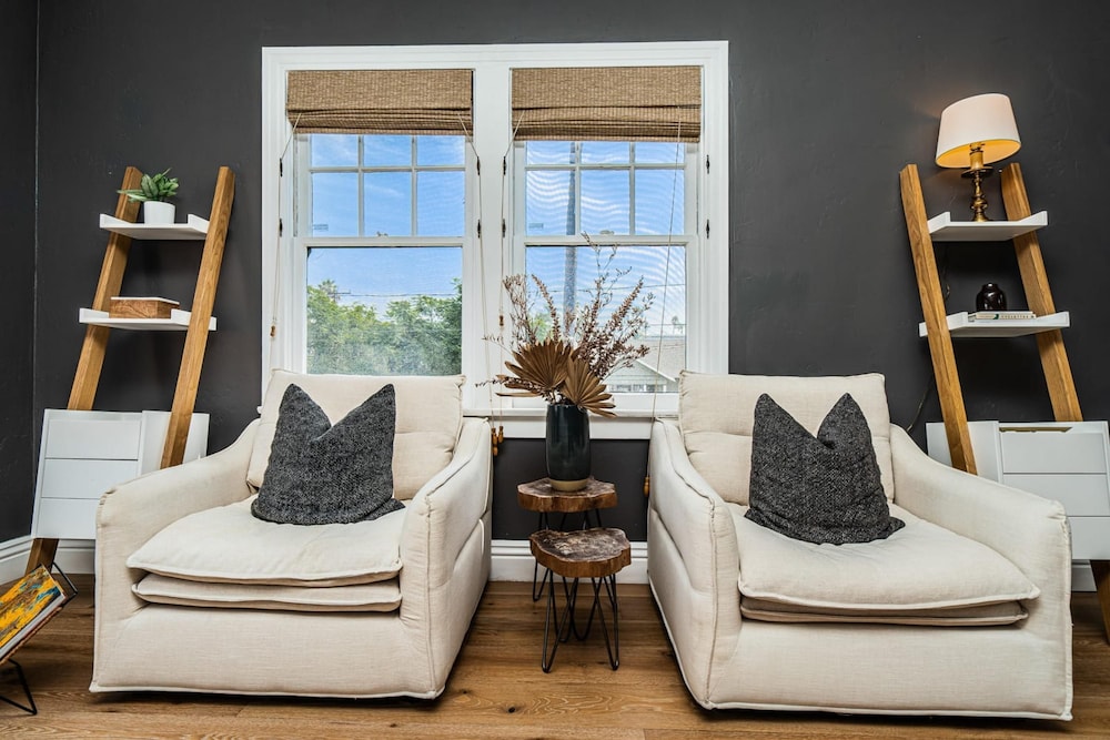 Spacious 5 BR Near Heart of South Park