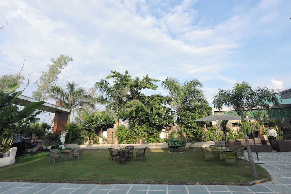 HOTEL SRG INN