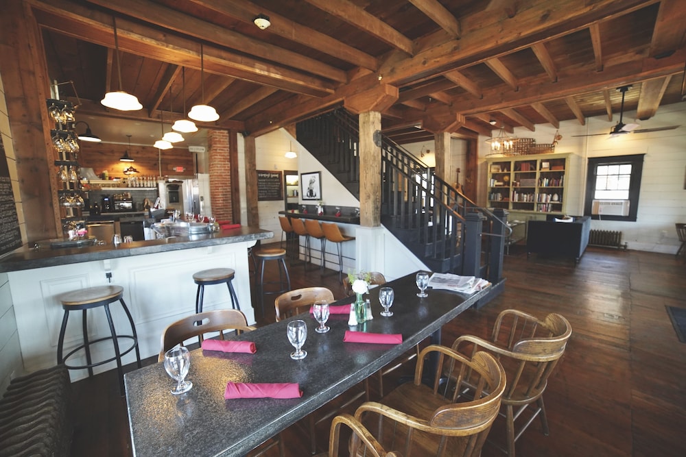 The Landing Hotel and Dining