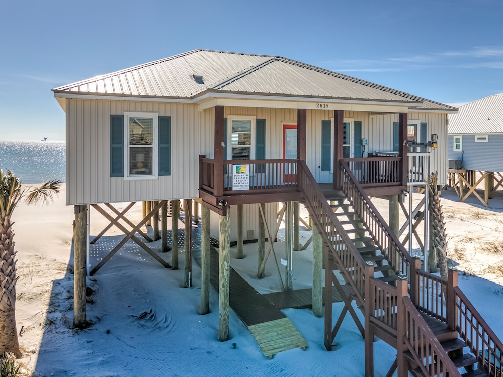 Sonny Side - Enjoy The Private And Personal Lot Space For More Family Beach Time. Unobstructed Views Of Water And Sky! 4 Bedroom Home by RedAwning