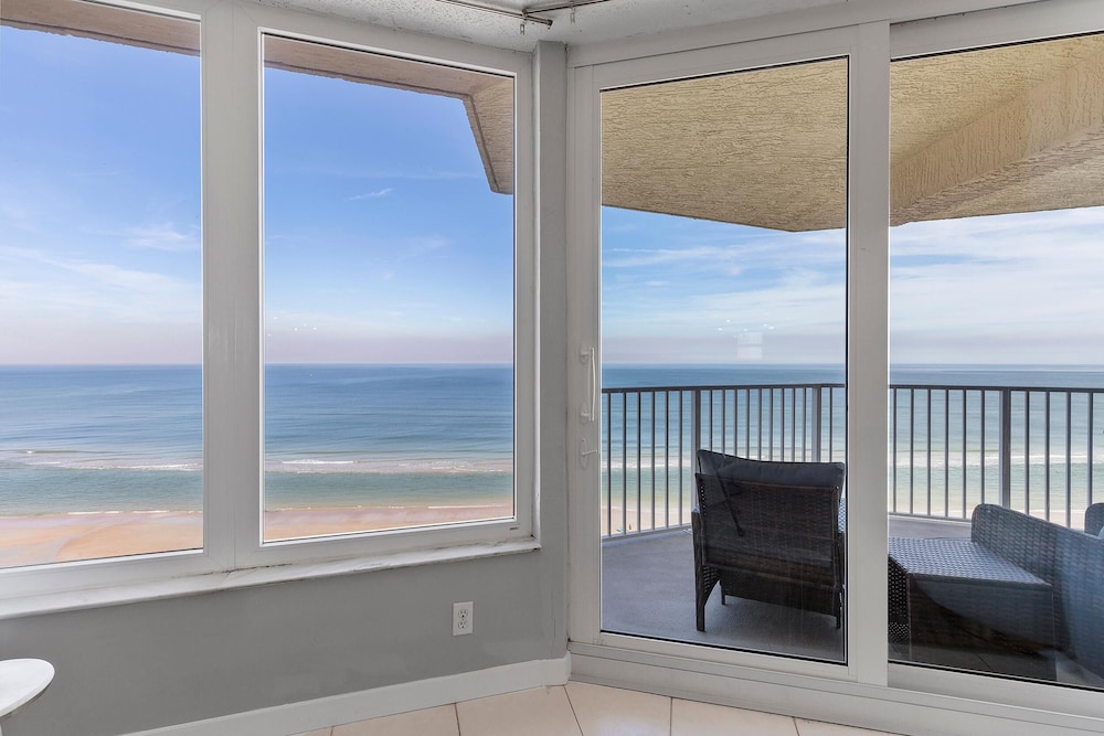 The Shores Club 1105
