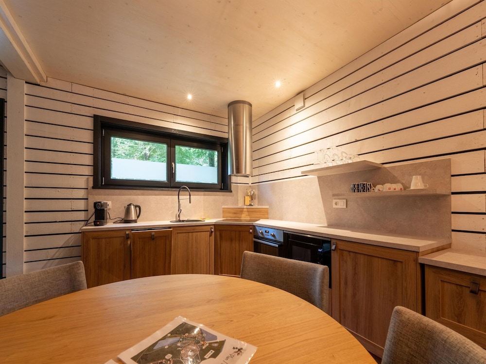 Cottage in Tournai With Forest Views