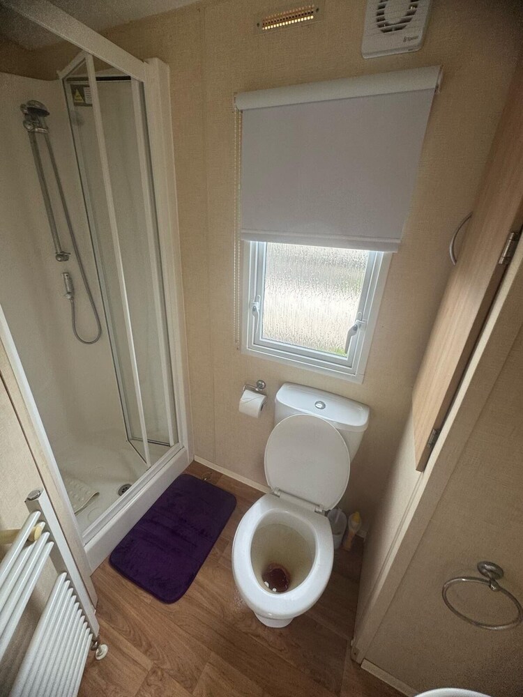 3 Bed Caravan - Sleeps 8 - Pets - Parking