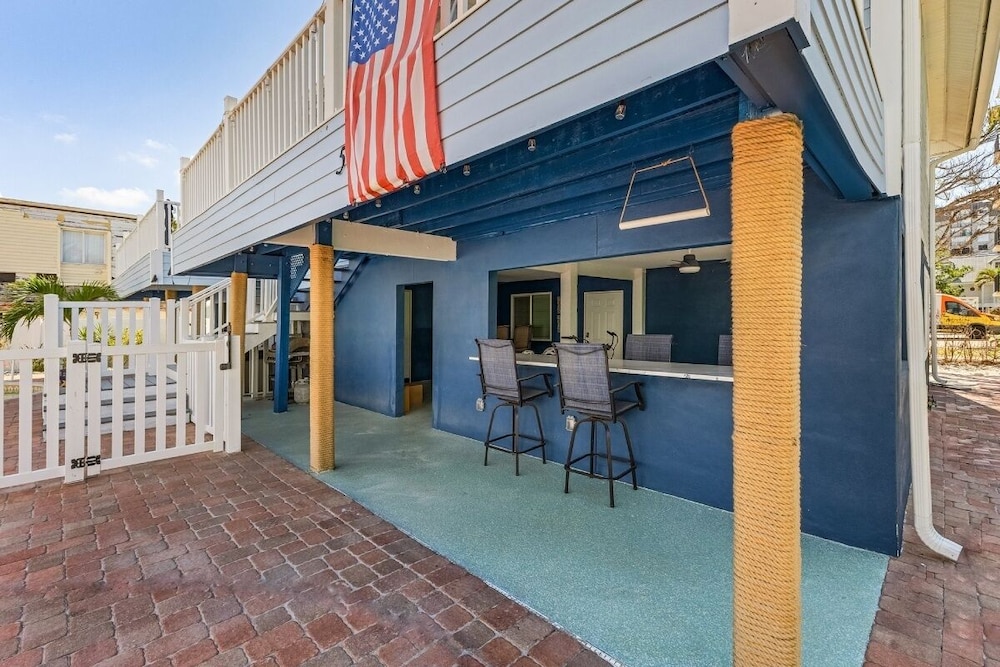 50 Seaside Stay: 4bd/3ba Duplex W/ Pool! 4 Bedroom Home