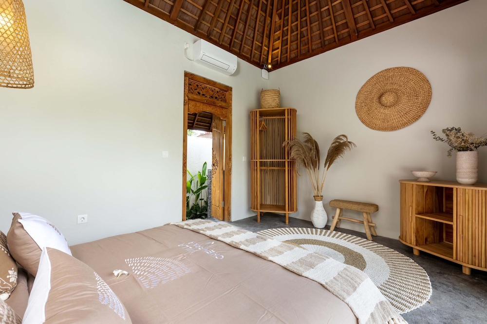 Villa Chempaka by Alfred in Bali - New Luxe Tropical 4BR Dream Villa in Canggu