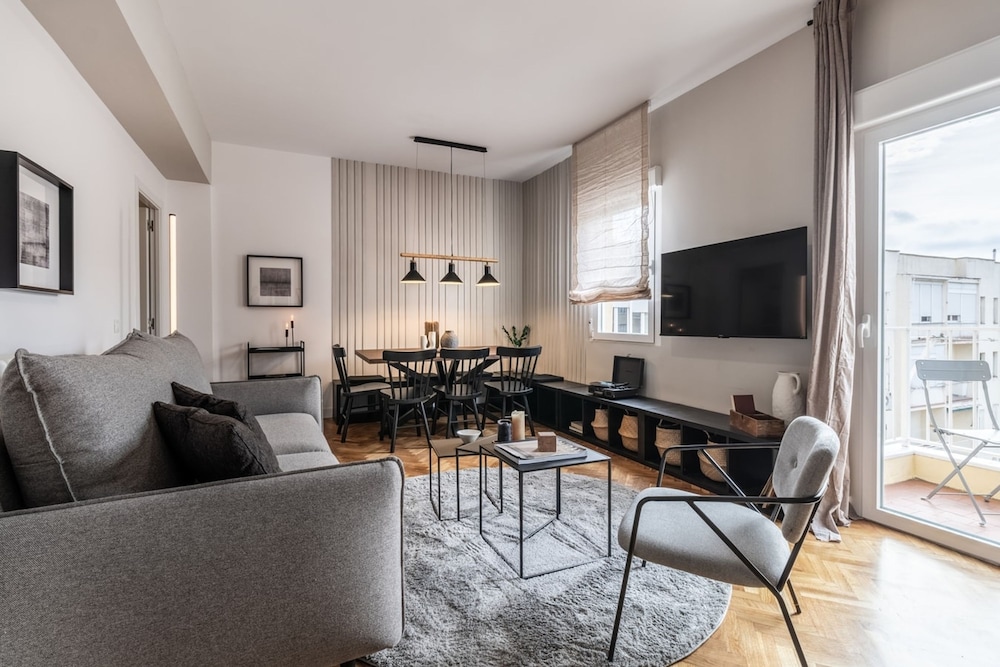 Sofia - 4 Bedrooms and Balcony in O Donell