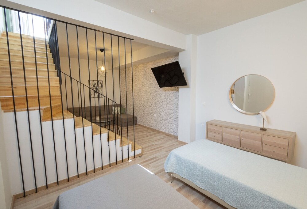Topos Maisonette Left by Rentalspro