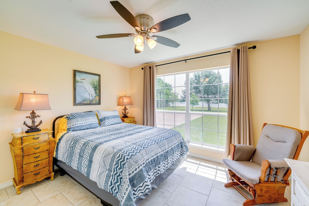 Sunrise Cove RC Llc: Lakefront Home w/ 2 Casitas!