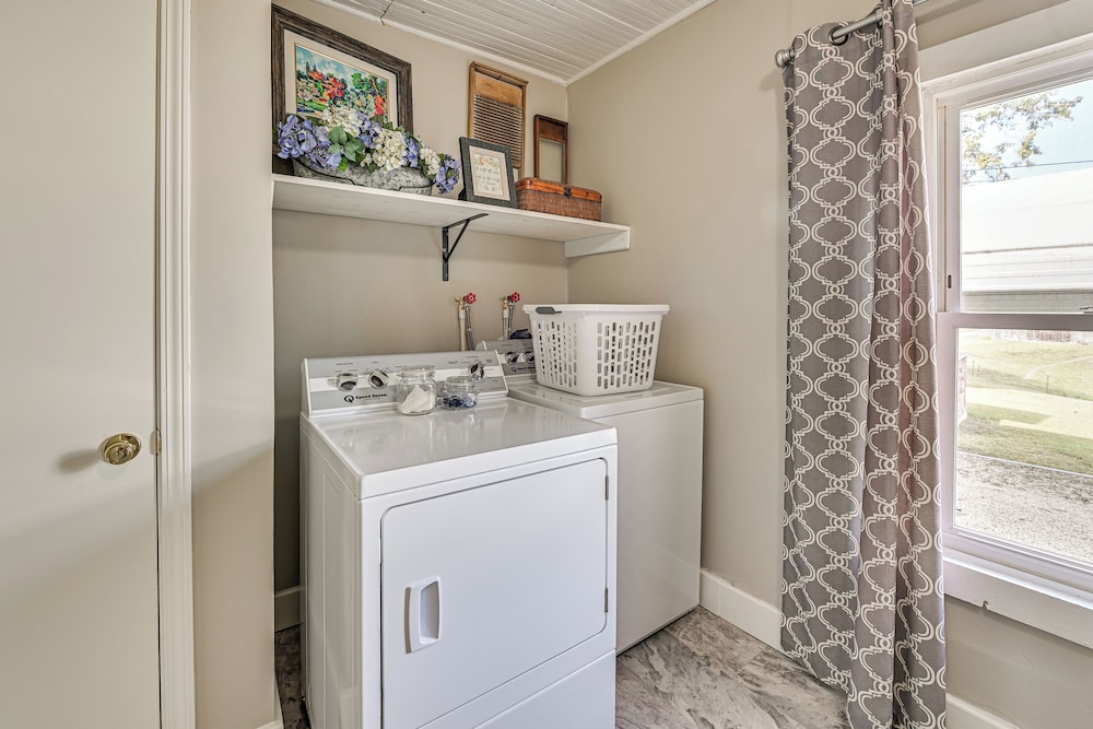 Rock Climb, Hike, Relax! Quiet Beattyville Retreat