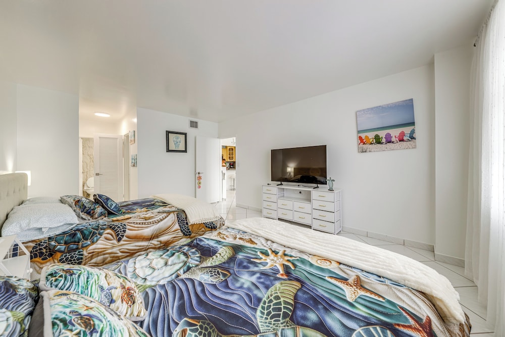 Balcony & Community Perks: Coastal Hollywood Condo