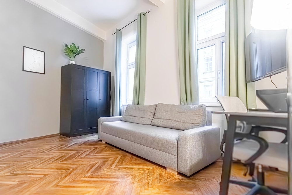Elegant 1BR Apt Steps from Praterstern
