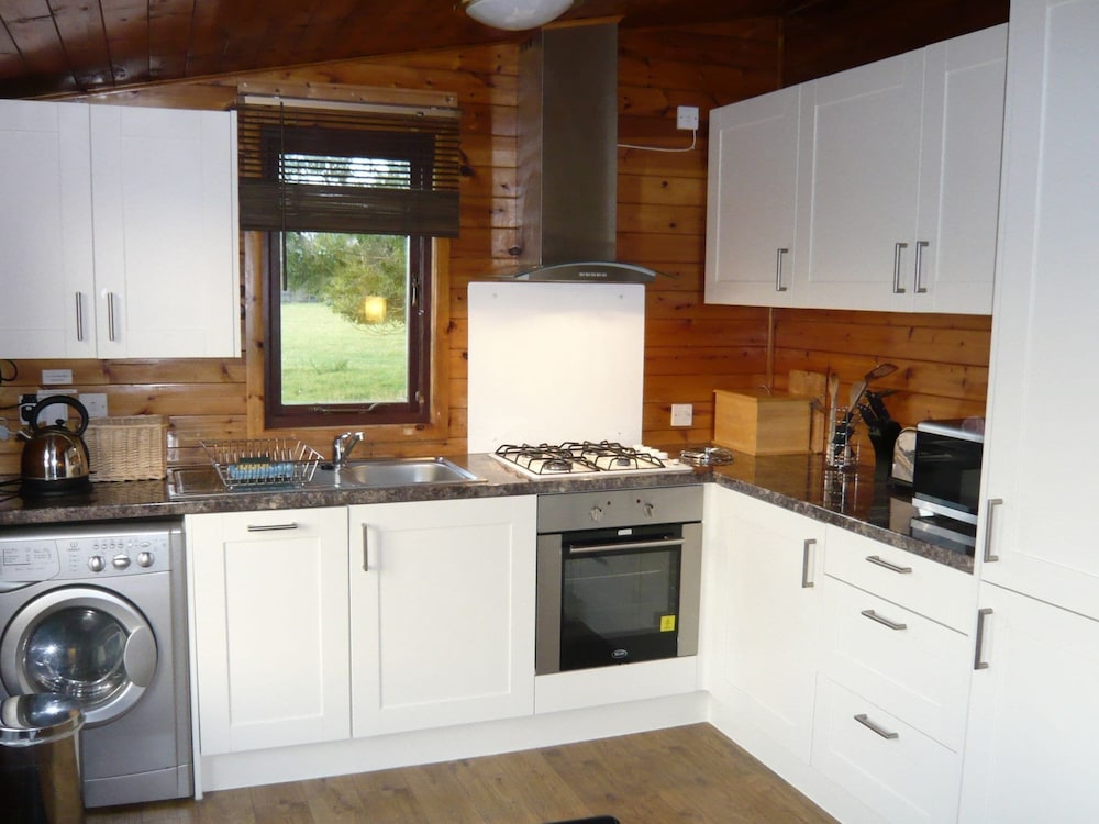 Cosy Pine Lodge With far Reaching Country Views and Large sun Deck view 2