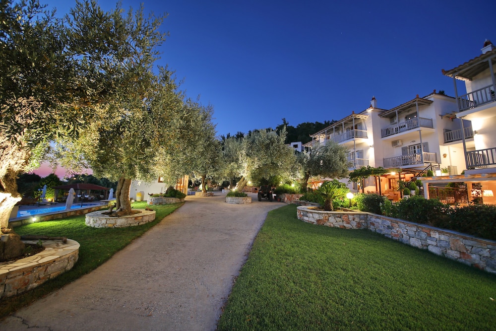 Evlalia Studios & Villas