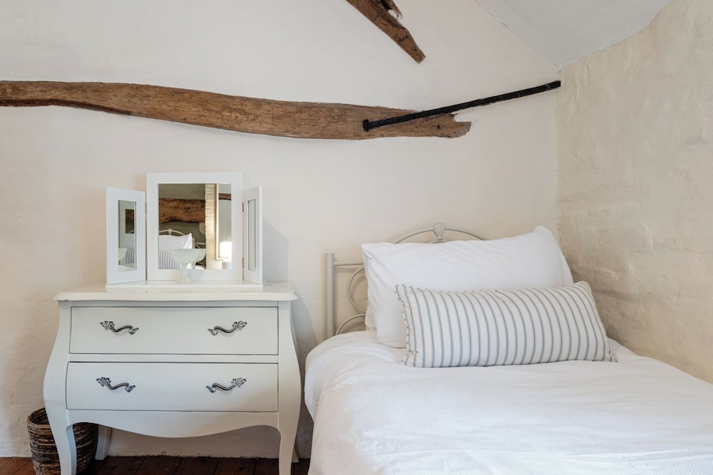Two Cottages near Stratford-upon-Avon