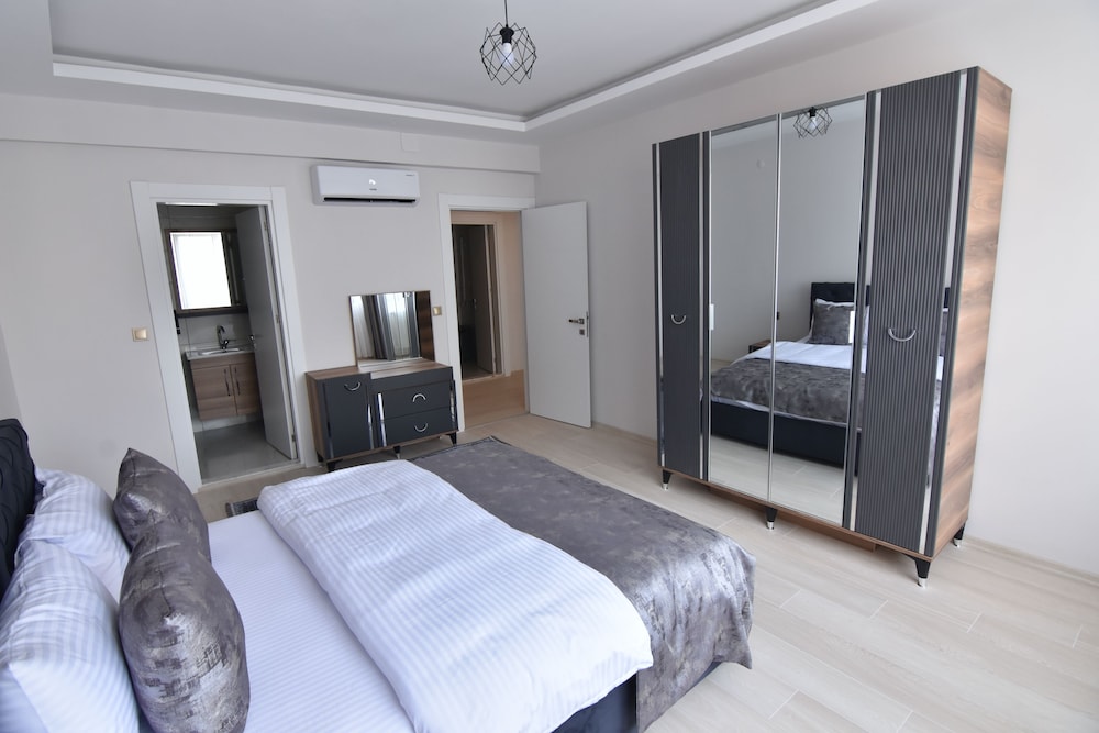 Nora Suite view 4